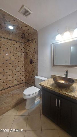 2448 W FREEWAY Lane, Phoenix, AZ 85021