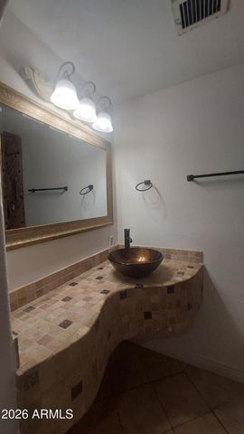 2448 W FREEWAY Lane, Phoenix, AZ 85021
