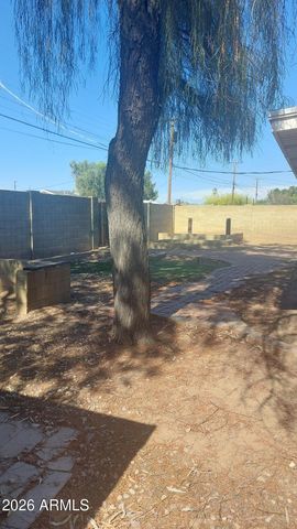 2448 W FREEWAY Lane, Phoenix, AZ 85021