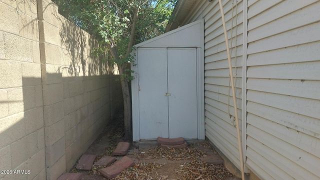 2448 W FREEWAY Lane, Phoenix, AZ 85021