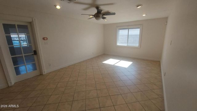 2448 W FREEWAY Lane, Phoenix, AZ 85021