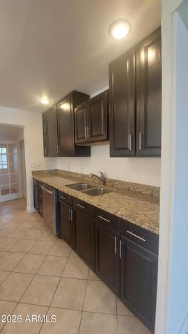2448 W FREEWAY Lane, Phoenix, AZ 85021