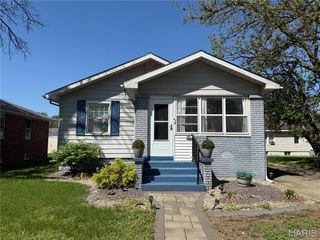 566 Hamilton Avenue, Wood River, IL 62095
