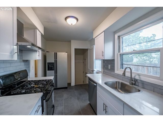 8610 Ne HANCOCK St, Portland, OR 97220