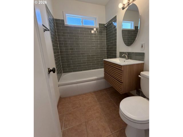 8610 Ne HANCOCK St, Portland, OR 97220