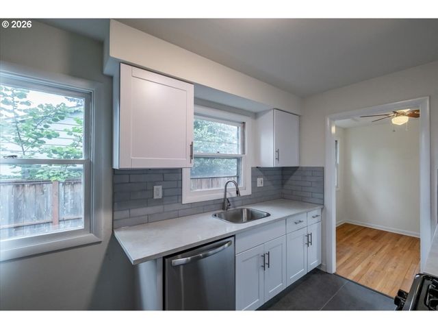 8610 Ne HANCOCK St, Portland, OR 97220