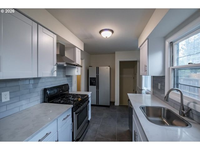 8610 Ne HANCOCK St, Portland, OR 97220