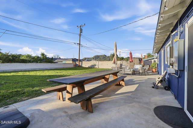 143 N Wendy Drive, Newbury Park, CA 91320