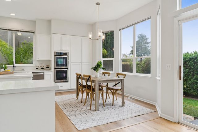 2147 Falcon Ridge Dr, Petaluma, CA 94954