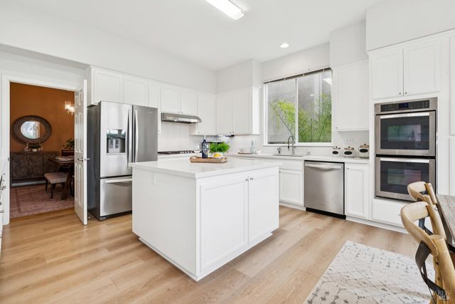 2147 Falcon Ridge Dr, Petaluma, CA 94954