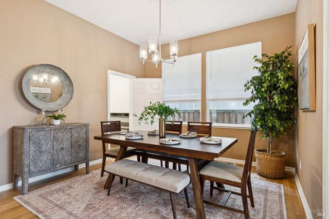 2147 Falcon Ridge Dr, Petaluma, CA 94954