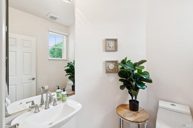 2147 Falcon Ridge Dr, Petaluma, CA 94954