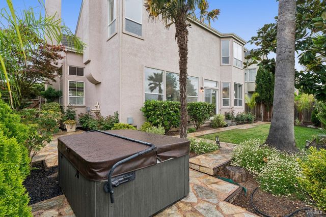 2147 Falcon Ridge Dr, Petaluma, CA 94954