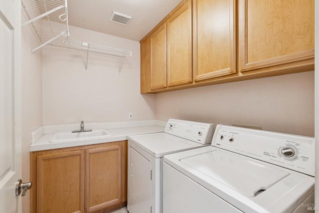 2147 Falcon Ridge Dr, Petaluma, CA 94954