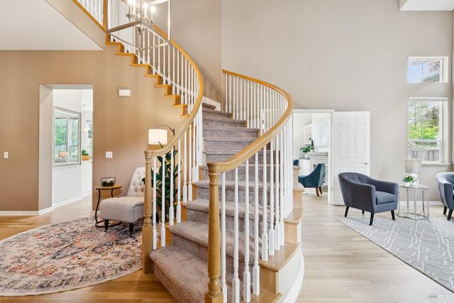 2147 Falcon Ridge Dr, Petaluma, CA 94954