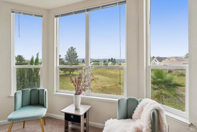 2147 Falcon Ridge Dr, Petaluma, CA 94954