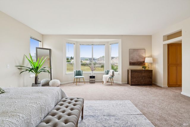 2147 Falcon Ridge Dr, Petaluma, CA 94954