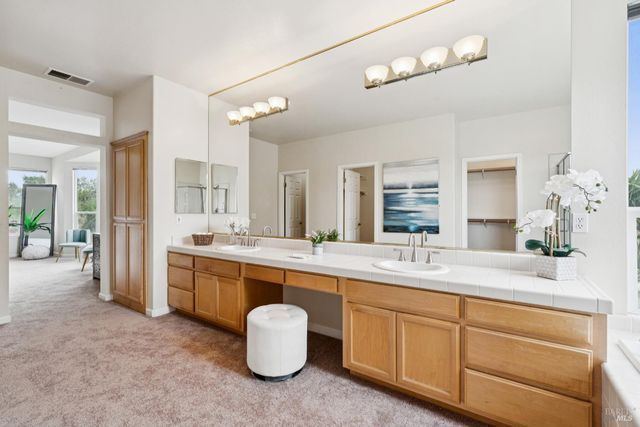 2147 Falcon Ridge Dr, Petaluma, CA 94954