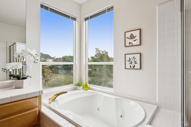 2147 Falcon Ridge Dr, Petaluma, CA 94954