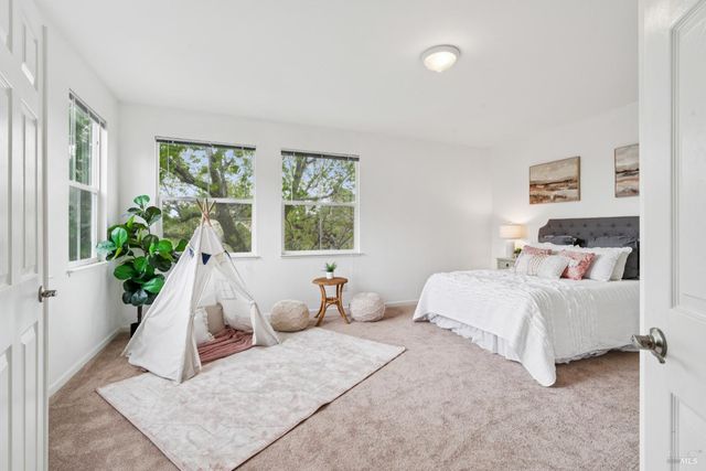 2147 Falcon Ridge Dr, Petaluma, CA 94954