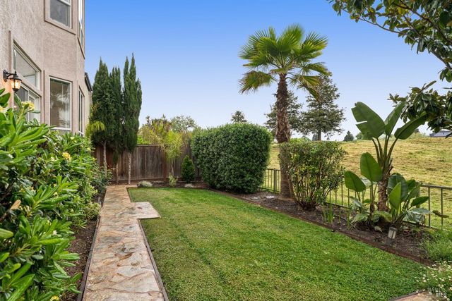 2147 Falcon Ridge Dr, Petaluma, CA 94954