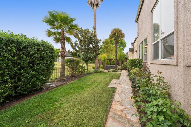 2147 Falcon Ridge Dr, Petaluma, CA 94954