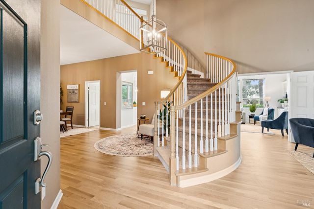 2147 Falcon Ridge Dr, Petaluma, CA 94954