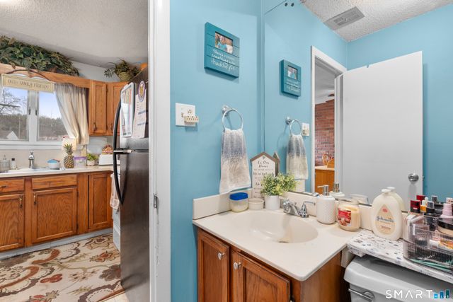 16 Lawton Road APT 23, Manchester, CT 06042