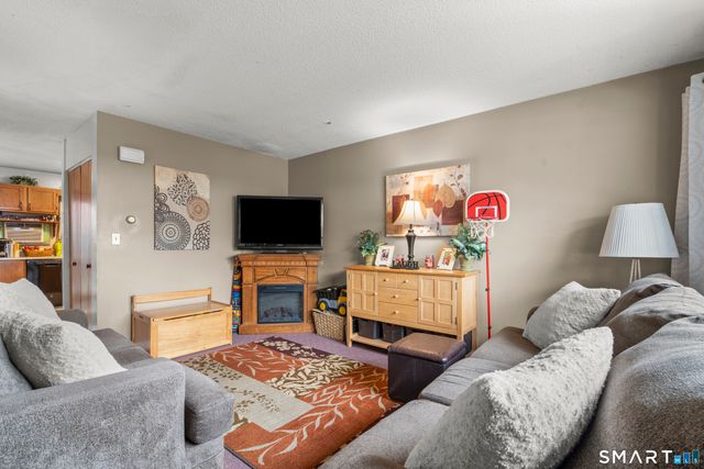 16 Lawton Road APT 23, Manchester, CT 06042