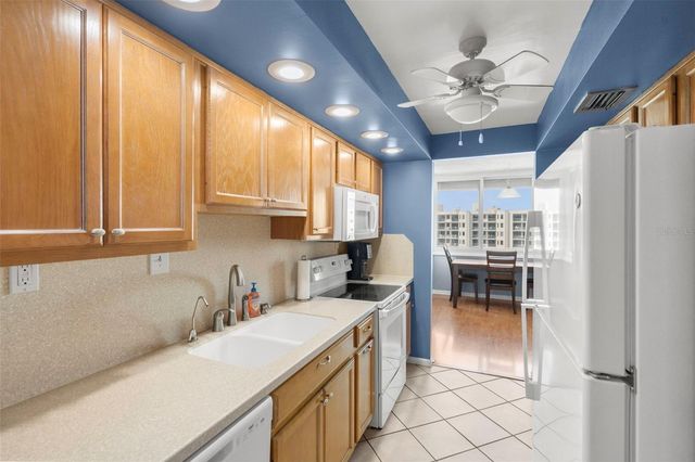 660 ISLAND WAY 902, Clearwater, FL 33767