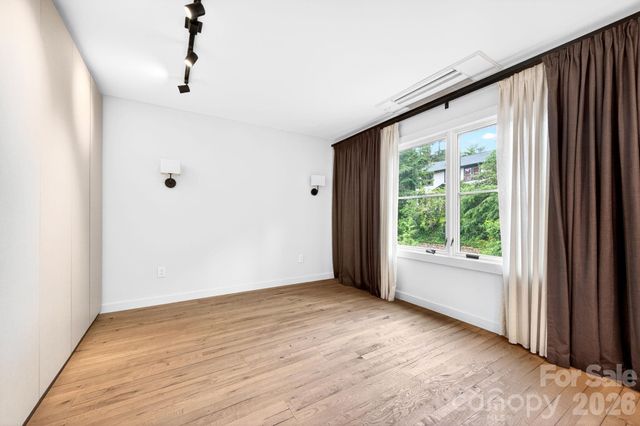 48 Woodvale Avenue, Asheville, NC 28804