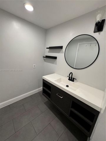 18965 NW 62nd Ave 105, Hialeah, FL 33015