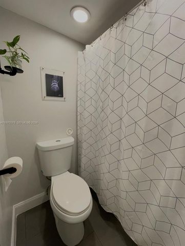 18965 NW 62nd Ave 105, Hialeah, FL 33015