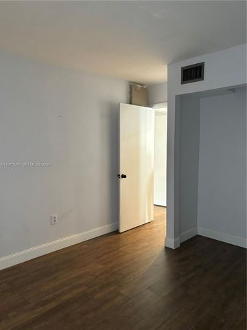 18965 NW 62nd Ave 105, Hialeah, FL 33015