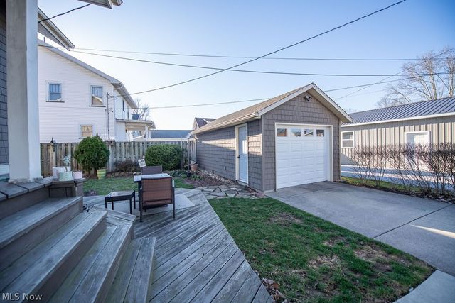 329 Park Avenue NW, New Philadelphia, OH 44663