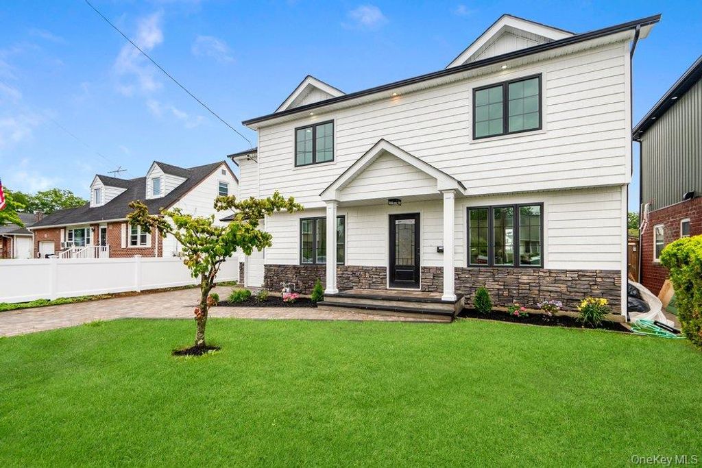 10 california Street, Hicksville, NY 11801 — photo 2
