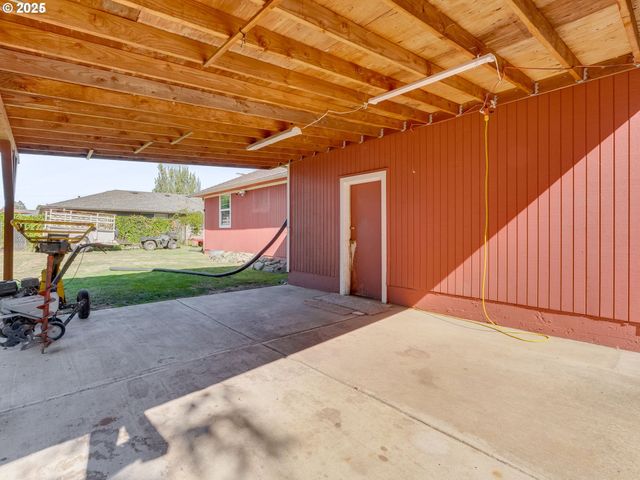 2216 THOMPSON Ave, Vancouver, WA 98660