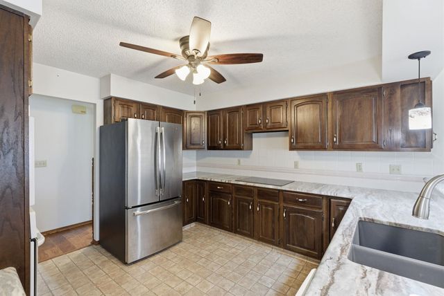 500 Rolling Hills, Newton, KS 67114