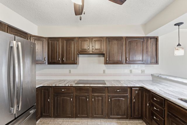 500 Rolling Hills, Newton, KS 67114