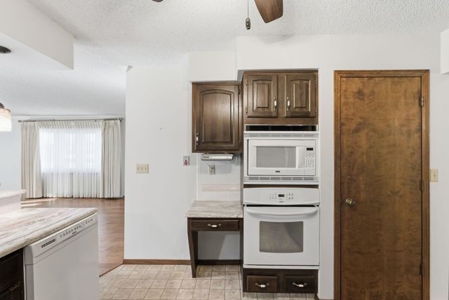 500 Rolling Hills, Newton, KS 67114