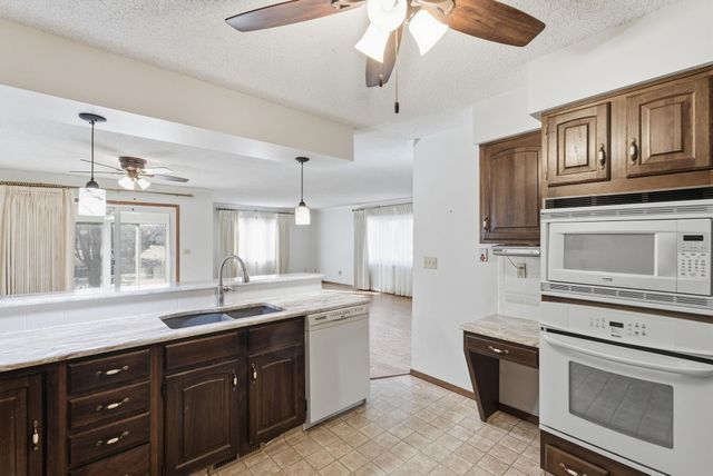 500 Rolling Hills, Newton, KS 67114