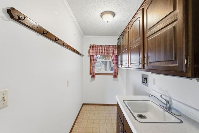 500 Rolling Hills, Newton, KS 67114