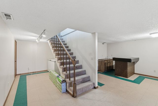 500 Rolling Hills, Newton, KS 67114