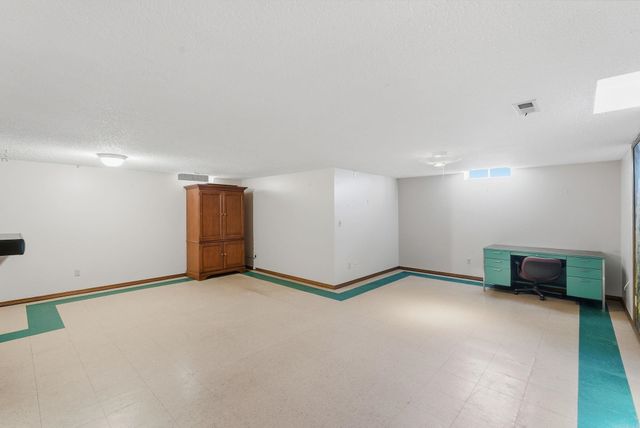 500 Rolling Hills, Newton, KS 67114