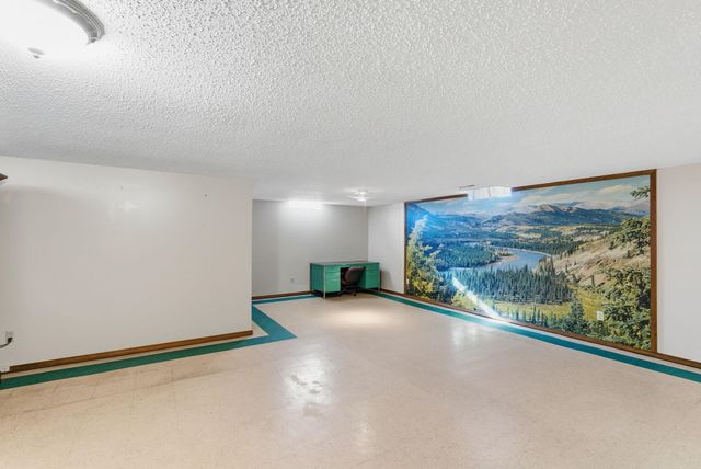 500 Rolling Hills, Newton, KS 67114