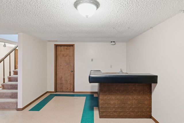 500 Rolling Hills, Newton, KS 67114