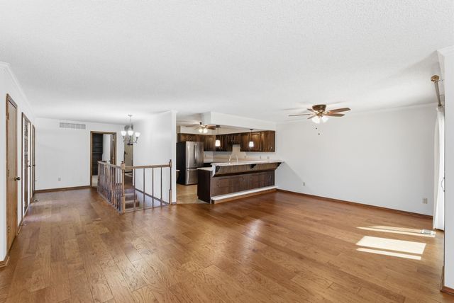 500 Rolling Hills, Newton, KS 67114