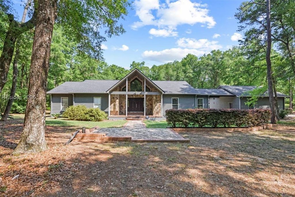 Image 1 of property listing at 3481 Sand Hills Rd, Garnett, SC 29922