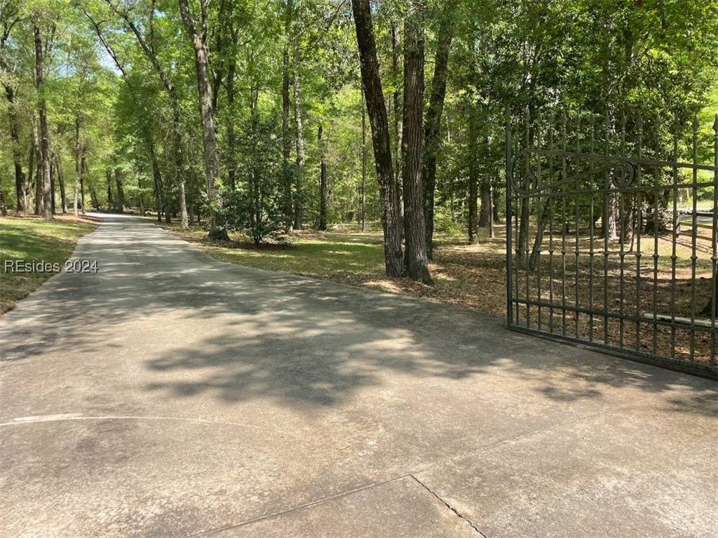 Image 4 of property listing at 3481 Sand Hills Rd, Garnett, SC 29922