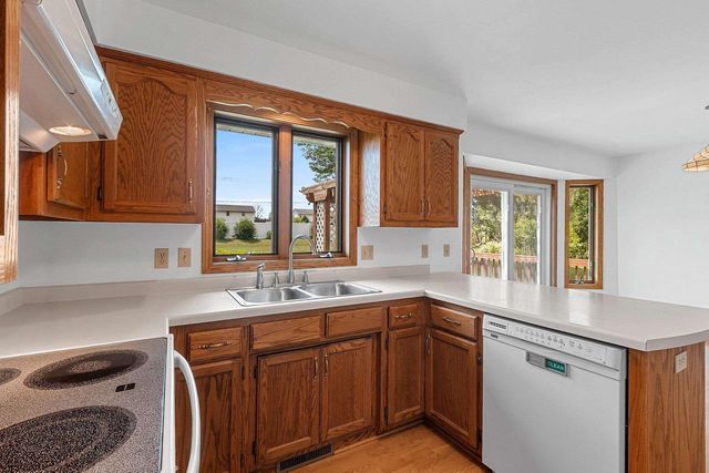 W2527 SKYVIEW COURT, Appleton, WI 54915